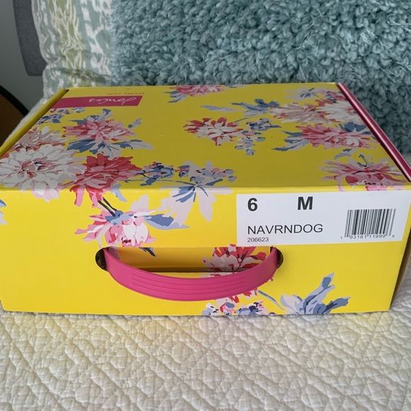 Women’s Rain Shoes - Picture 5 of 5